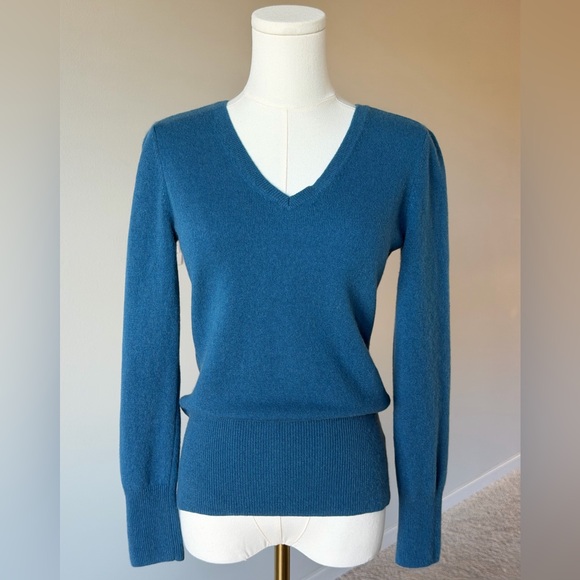 Sweaters - ✨ 100% Cashmere V-Neck Deep Ocean Teal Sweater-Color Trend of the Season- XS/S